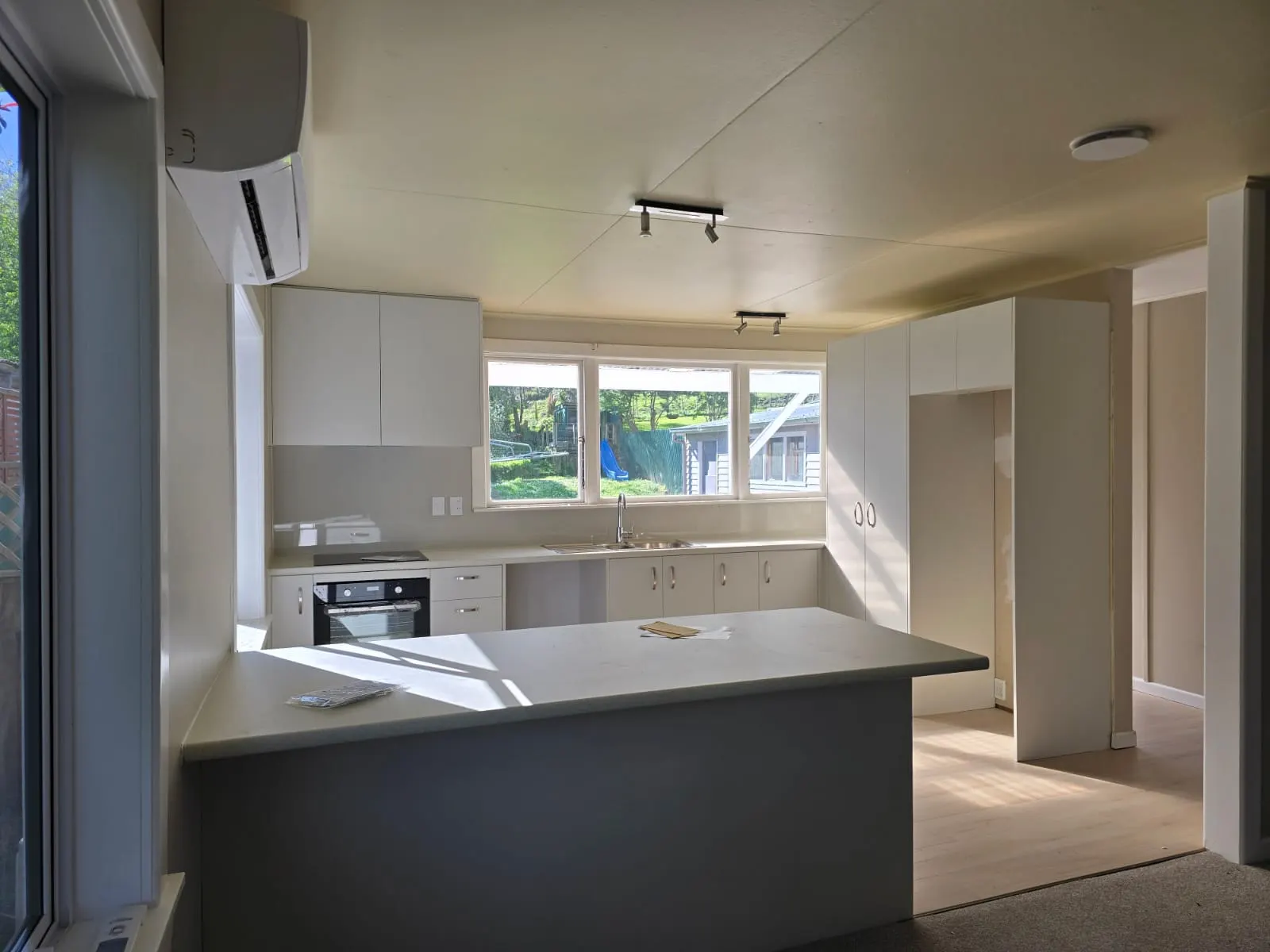 New-build kitchen with peninsula and pendant lighting, built by Flow Joinery in Gisborne
